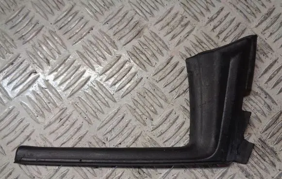 Toyota Yaris Windshield trim 538660D091