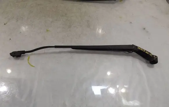 Toyota Yaris Front wiper blade arm
