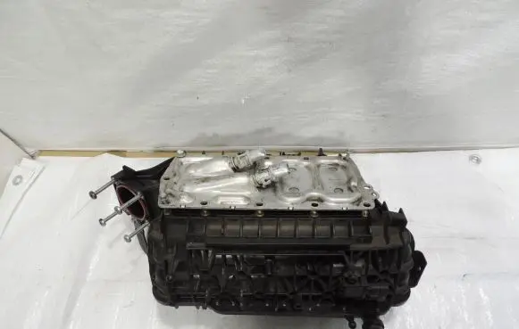 Ford Kuga II Intake manifold DS7G-9424-GA