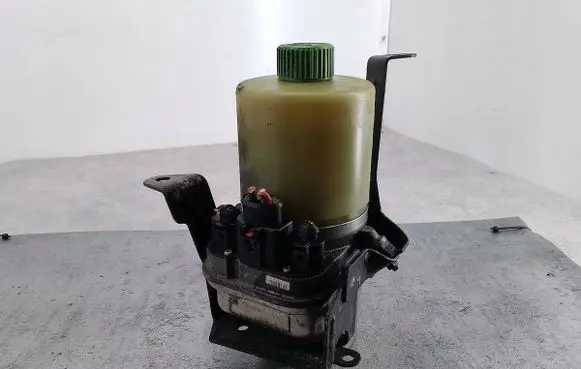Skoda Fabia Mk2 (5J) Power steering pump