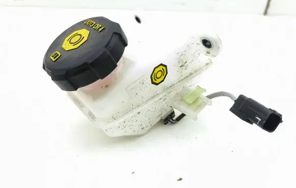 Brake fluid reservoir