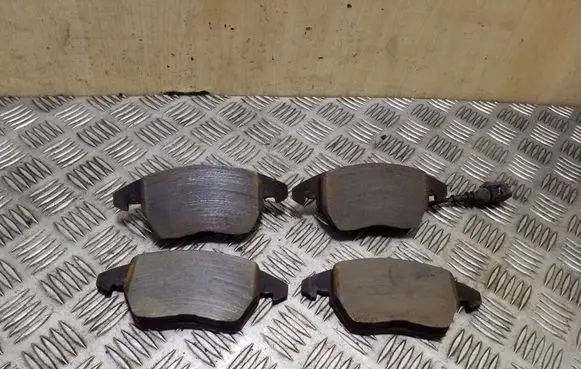 Volkswagen Golf Plus Brake pads (front) 