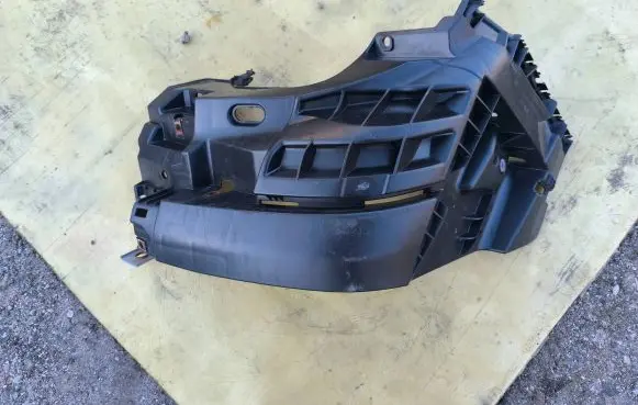 Front bumper mounting bracket