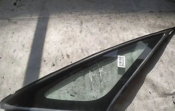 Toyota Corolla Verso E121 Front triangle window/glass as2