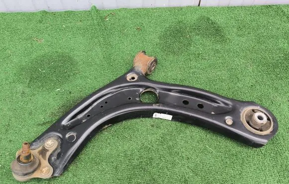 Volkswagen Golf VII Front control arm 5Q0407151S