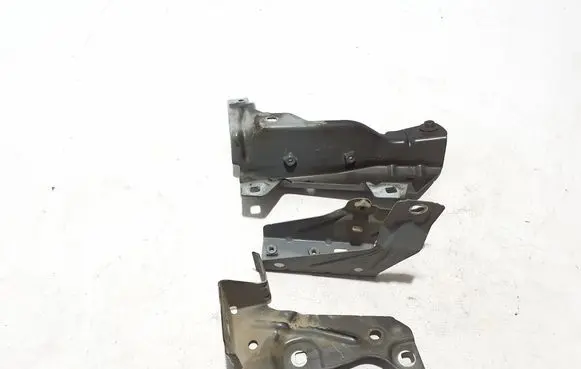 Renault Express Fender mounting bracket 663413266R