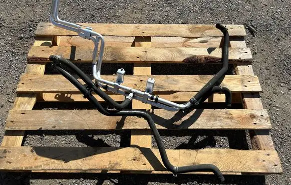 Dodge RAM Gearbox oil cooler pipe/hose 39561274