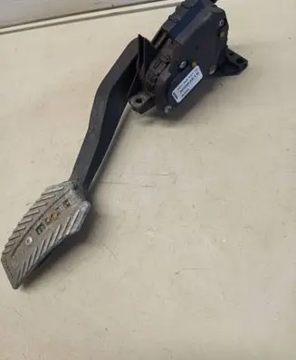 Volvo V70 Accelerator throttle pedal 6PV00853715 30683515