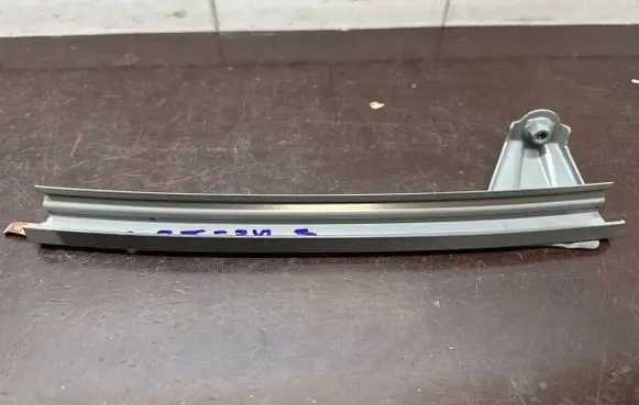 Toyota Prius (XW50) Front door windshield rail 