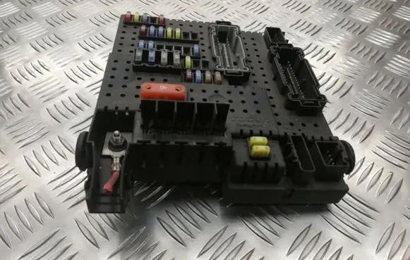 Volvo XC90 Fuse module 8676391 12217799