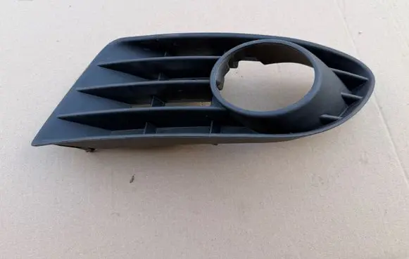 Volkswagen Golf Plus Front fog light trim/grill 5M0853666B