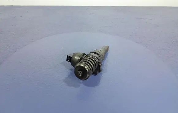Seat Alhambra (Mk1) Fuel injector 038130073B