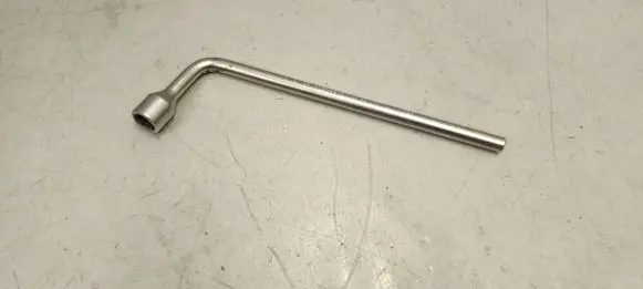Mercedes-Benz GLE (W166 - C292) Wheel nut wrench A2215810001