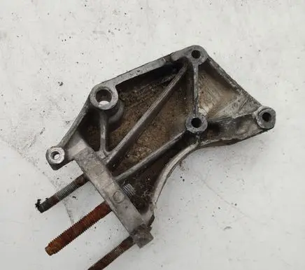 Peugeot 406 Engine mounting bracket