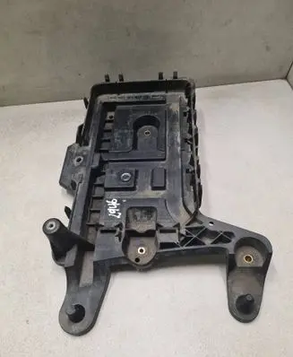 Volkswagen Tiguan Battery tray 1K0915333
