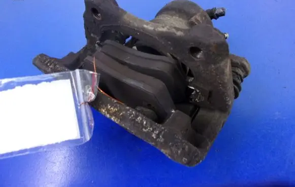Nissan Note (E11) Front brake caliper