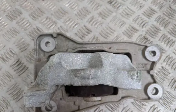 Volvo V60 Engine mount bracket 32255205