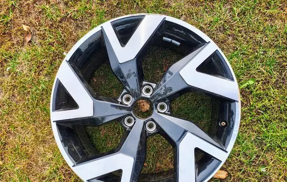R19 alloy rim