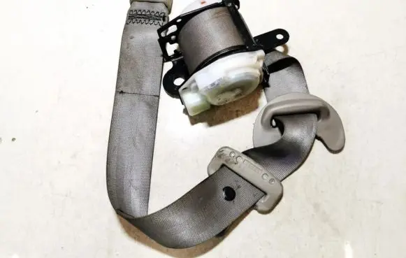 Mitsubishi Grandis Rear seatbelt