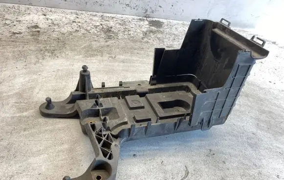Skoda Octavia Mk2 (1Z) Battery box tray 1k0915333c
