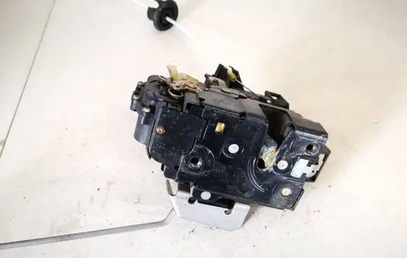 Audi A4 S4 B6 8E 8H Front door lock 4b1837015g