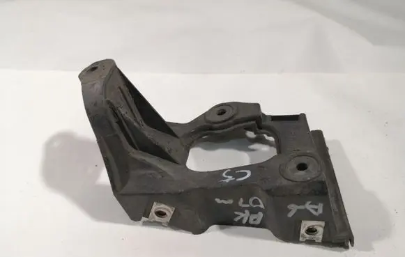 Audi A6 S6 C5 4B Fender mounting bracket 4B0853921B