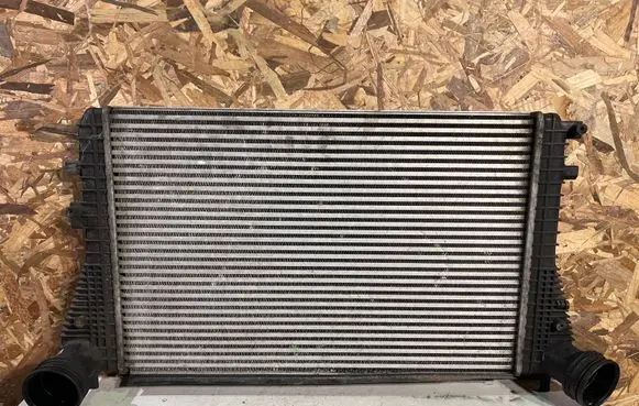 Skoda Octavia Mk2 (1Z) Intercooler air channel guide 1K0145803M