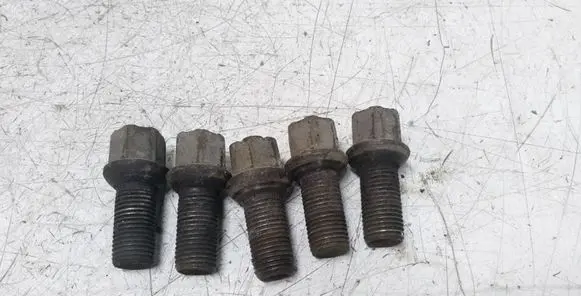 Volkswagen PASSAT B6 Nuts/bolts 