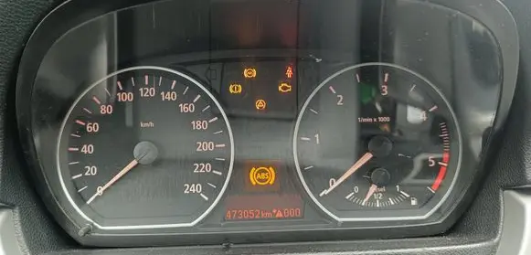 Speedometer (instrument cluster)