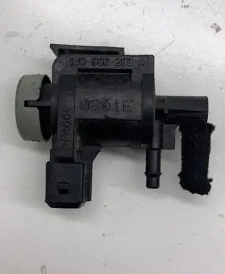 Volkswagen Golf IV Turbo solenoid valve 1J0906283A