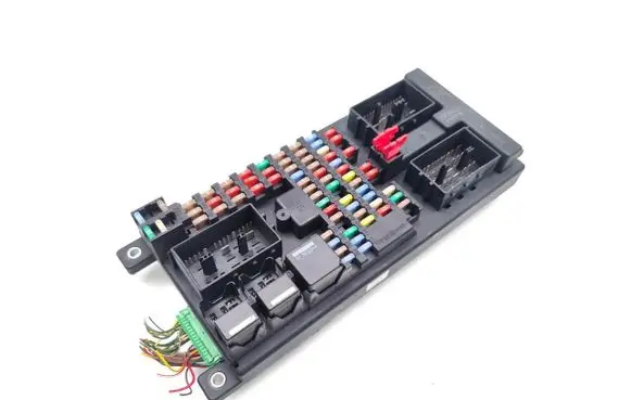 Land Rover Discovery 3 - LR3 Fuse module YQE500420 519051718
