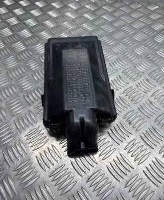 Nissan 370Z Fuse box cover 
