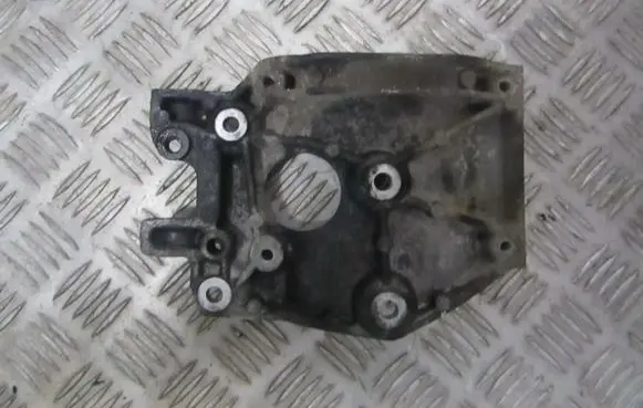 Engine mounting bracket