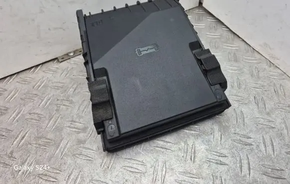 Skoda Octavia Mk2 (1Z) Fuse box cover 1K0937132F