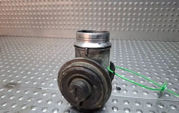 BMW 7 E65 E66 EGR valve S27705896 7785452