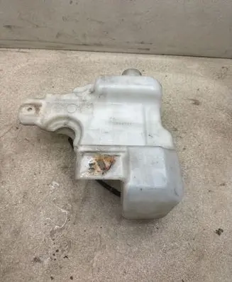 Fiat 500L Windshield washer fluid reservoir/tank 51883639