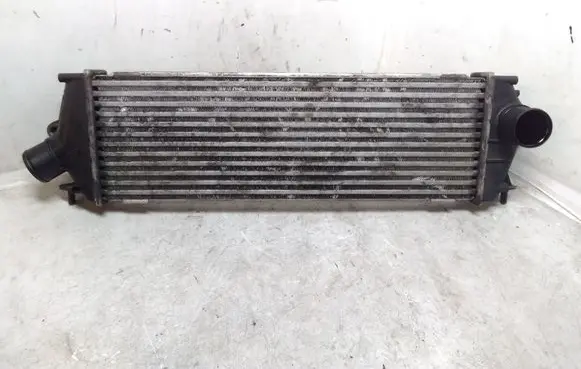 Opel Vivaro Intercooler radiator 8200411160 988650B 93854162