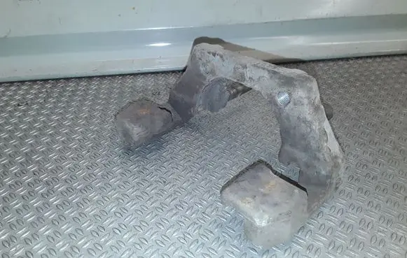 BMW 5 E60 E61 Brake caliper pad carrier rear 