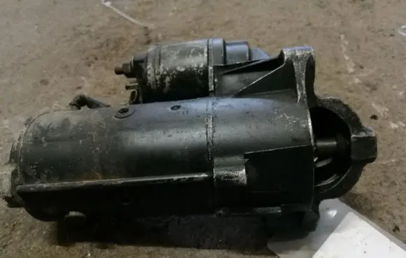 Mitsubishi Carisma Starter motor