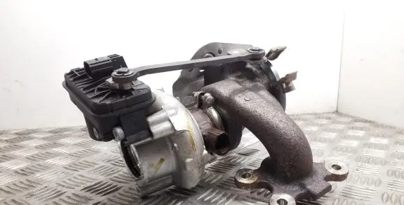 Audi Q3 F3 Turbo 05E145701K 04E145725DJ