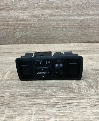 Toyota Avensis T250 Wing mirror switch 183575
