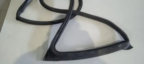 Maserati Levante Front door rubber seal 670032866