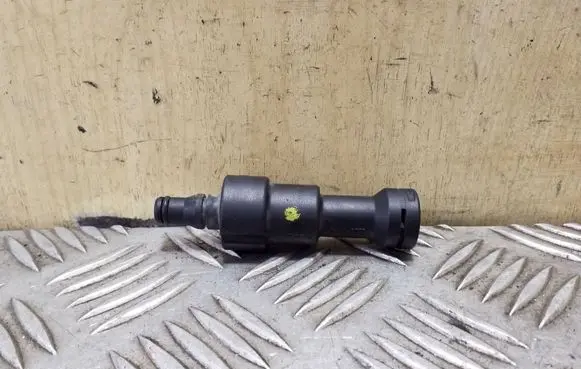 Volkswagen PASSAT B7 Clutch pipe/line 