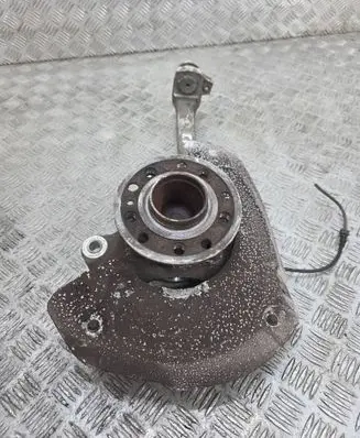 Mercedes-Benz C W205 Front wheel hub