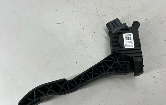 Volkswagen Tiguan Accelerator throttle pedal 5Q1723503J