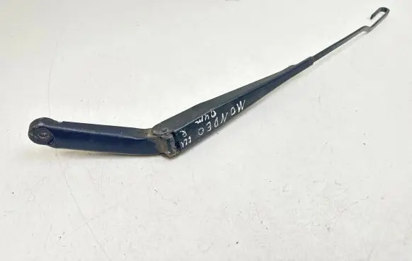 Ford Mondeo Mk III Front wiper blade arm 1S7117526AB