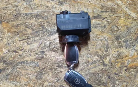 Mercedes-Benz C W204 Ignition lock A2079057101 33003221