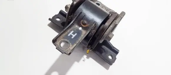 Mitsubishi Outlander Engine mount bracket mn184357 mn184844