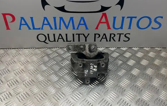 Volkswagen PASSAT B6 Engine mount bracket K0199262CE