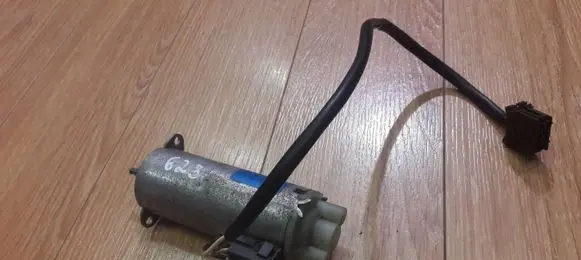 Mercedes-Benz S W220 Seat adjustment motor 2208201542 601354100 0130002600